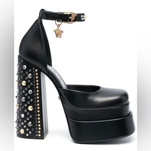 Versace
Spiked Medusa Aevitas 160mm pumps